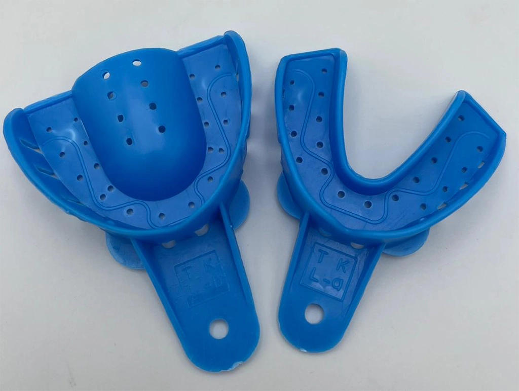 تری با دندان بالدار تکسان